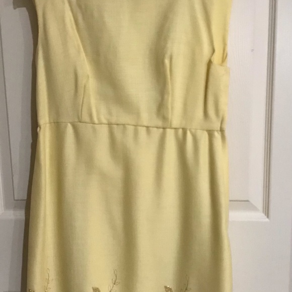 Luscious vintage light yellow embroidered dress - Picture 8 of 8